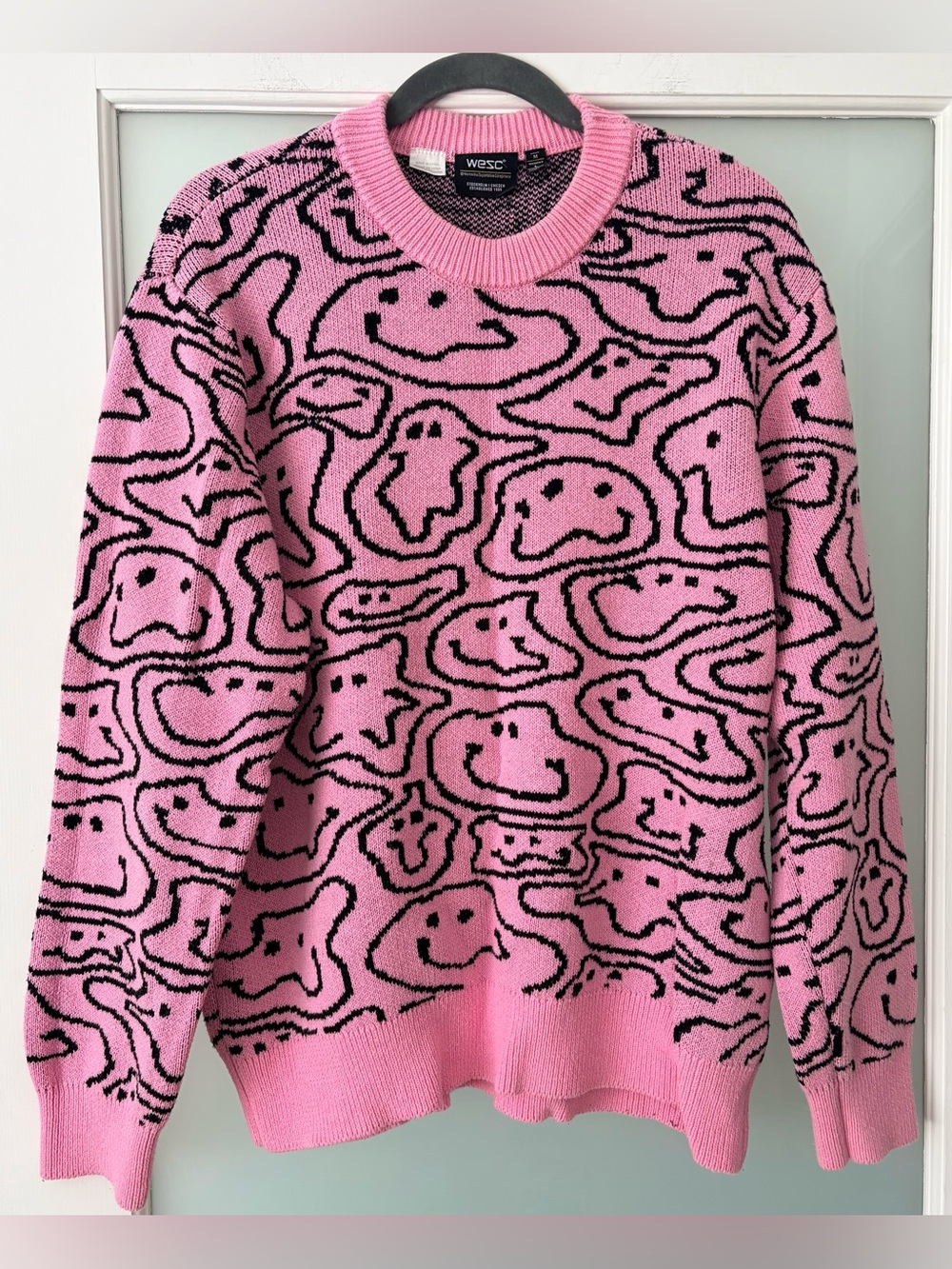 WeSC Unisex Leon Warp Smiley Sweater Pink Black Cotton Knit Crewneck Size M/L
